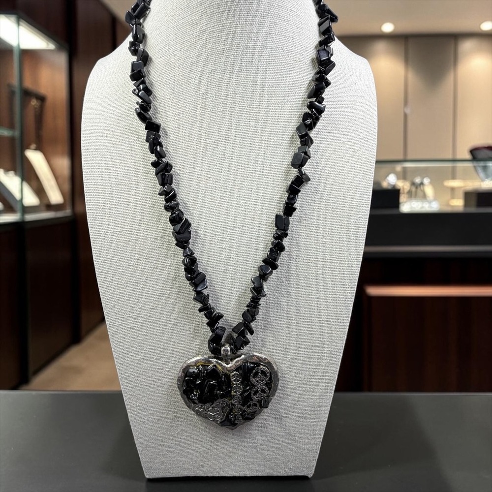 Black Stone Chip Heart Pendant Necklace 21 Silver Tone Peace Boho Y2K Statement